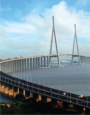 Longest cable-stayed bridge earns raves| Concrete Construction Magazine