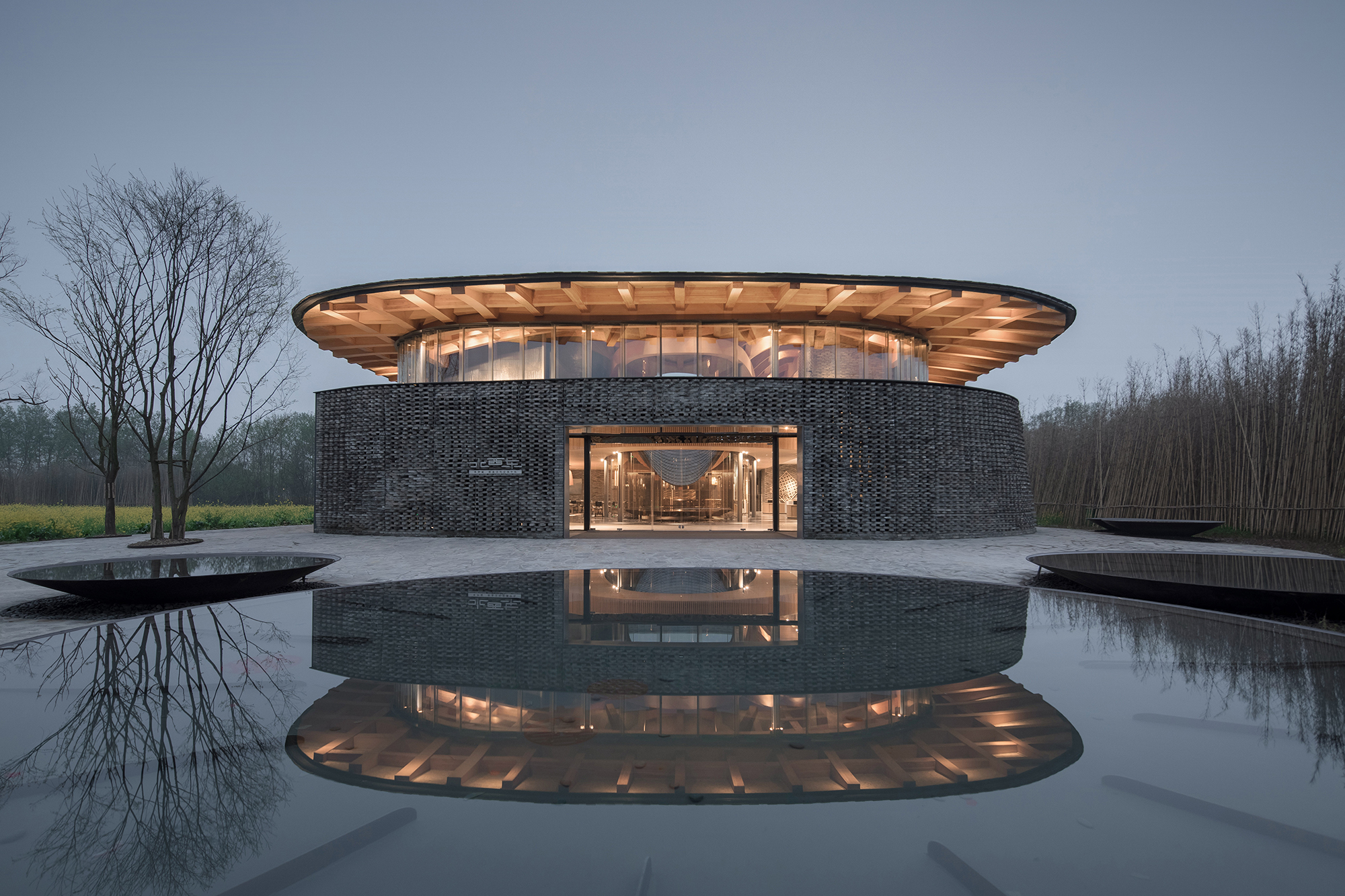 ArchiUnion's Dramatic Dip at the Inkstone House OCT Linpan Cultural