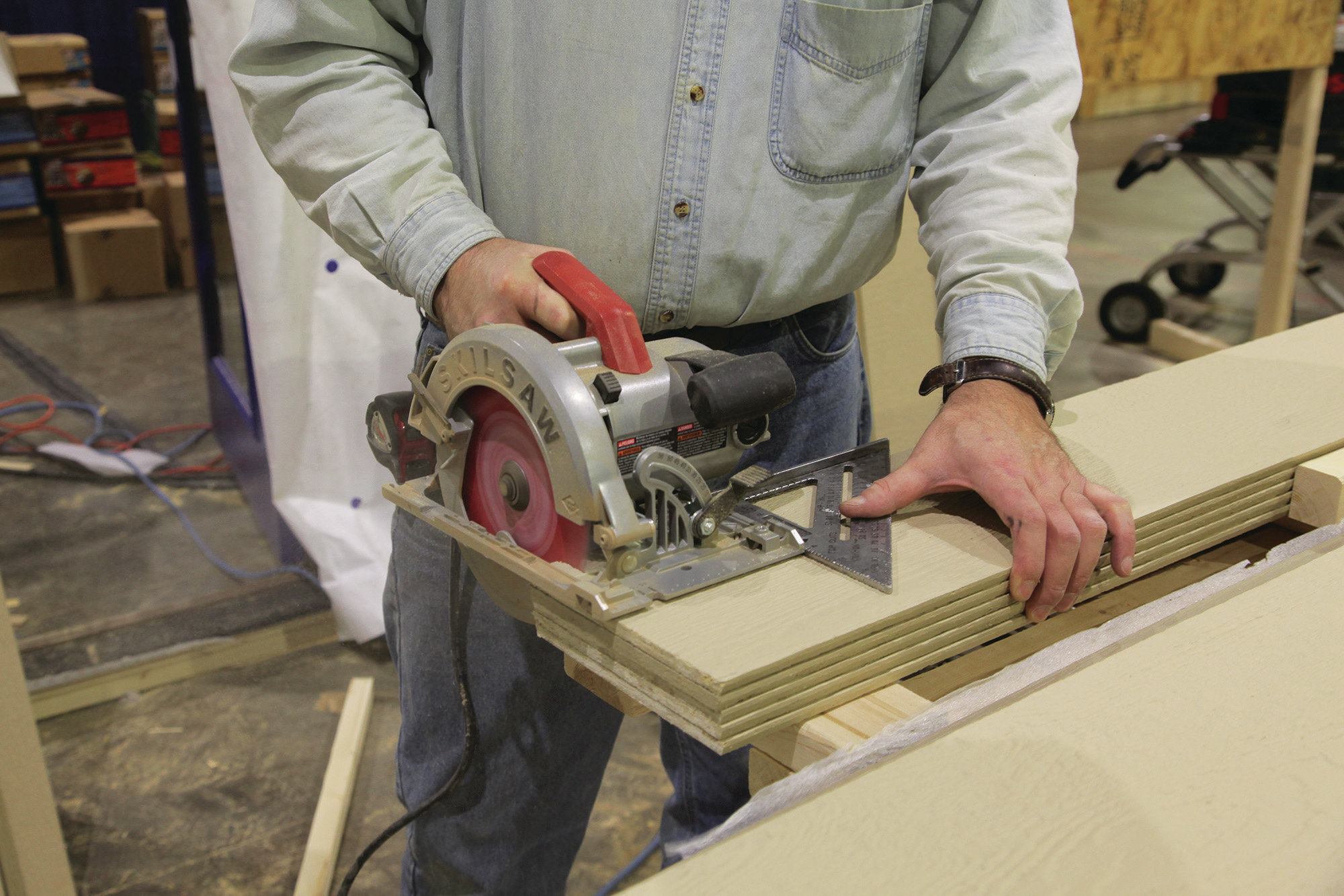 can you cut hardie board on a table saw?