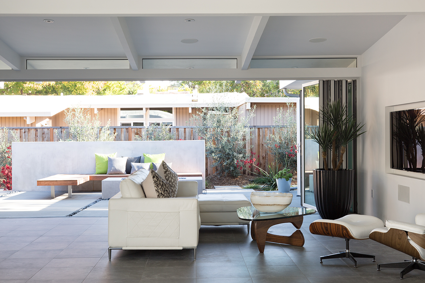 8 Projects That Bring the Outdoors In | Builder Magazine | outdoor ...
