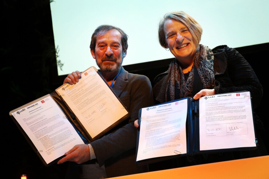 Don Slater, co-founder of Configuring Light and Associate Professor in Sociology at the LSE (left), and Mary-Ann Schreurs, President of LUCI and Vice Mayor of Eindhoven (right), signed a Memorandum of Understanding between the two organizations this past November during the LUCI Annual General Meeting in Durham, UK.