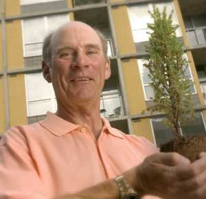 Leonard Wood left Trammell Crow in 1998 to start Wood Partners. When he left, Wood took a number of former Crow employees with him.