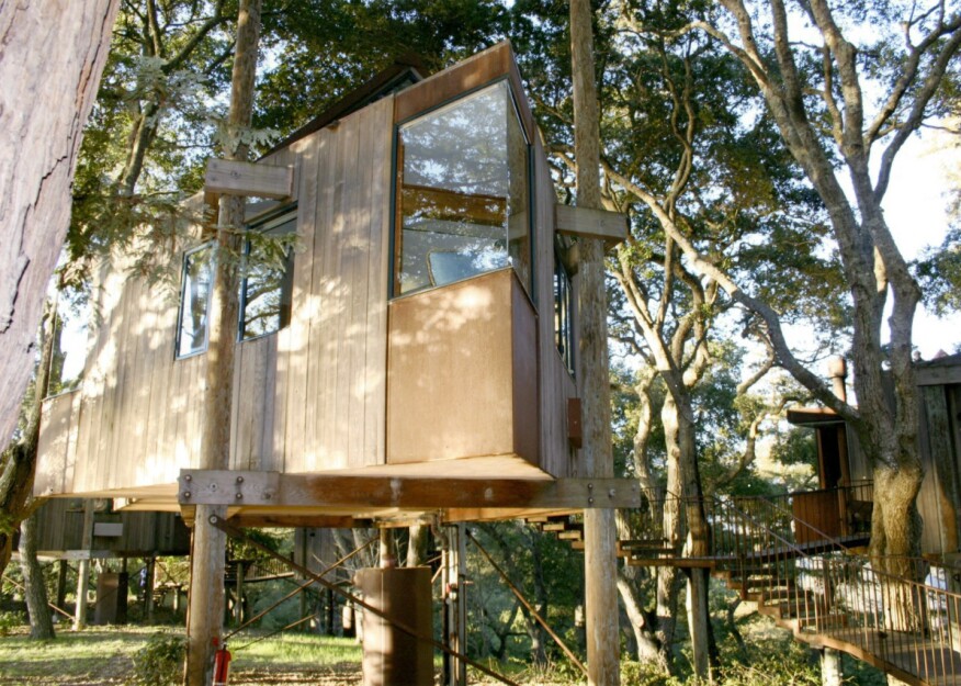 Treehouse Unit (D), Post Ranch Inn, Big Sur, Ca., designed by Mickey Muennig, 1992. Courtesy of the Mickey Muennig Collection, American School Archive, University of Oklahoma Libraries.