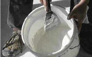 Properly mixed setting-type compound is smooth and lump-free, with the consistency of thick pancake batter.