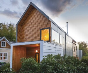 Live Big Small Lot was not merely the name of this single-family home tucked into a 30-foot-wide site, but was also the architects’ mantra for the project.