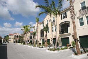 Project of the Year: Multifamily
Seabourn Cove, Boynton Beach, Fla.
Builder: FM Contract Service, Tampa
Designer: Marc Wiener, AIA, Boca Raton, Fla.
Developer: Gulfstream Gardens, Tampa