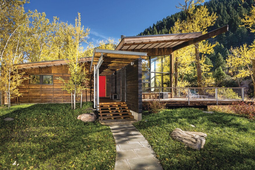Situated at the bank of the Gallatin River in Montana, Geode turns its rough, timber-clad back to the road and opens up its crystalline glazing to views of the river.