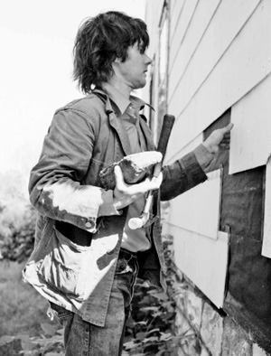 Gordon Matta-Clark working on the house in Englewood, New Jersey, used forSplitting, 1974.