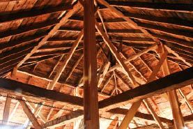 This arrangement allowed the roof framing to be jacked independently of the walls.