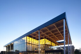 Mont – Laurier multi-functional theater