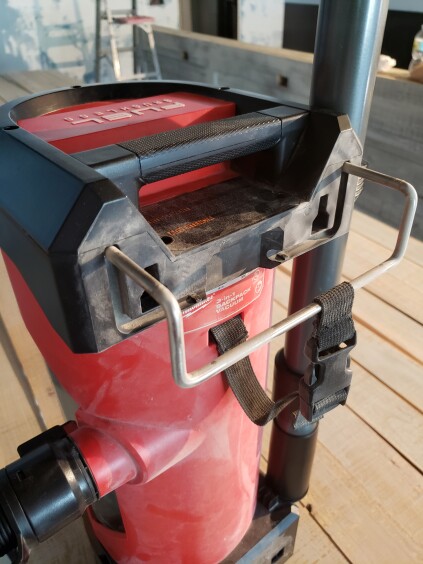 A “sky hook” enables you to hook it on a ladder rung or other object for stationary use. Handy feature.