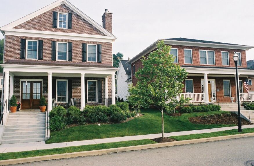 Classic Competition: Many home buyers have eschewed old resale homes that need renovating in favor of Summerset’s high-performance homes, which blend old house character with modern building science. Heating bills at Summerset average 36 percent lower than comparable new homes, according to a 2008 analysis by the local gas company.