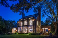 Modern Farmhouse Marries the Best of Old and New