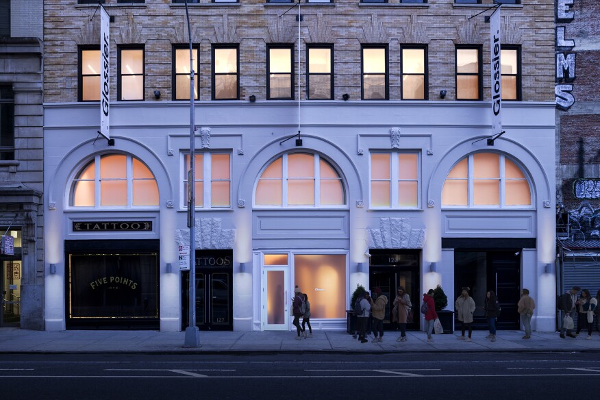 PRO worked with Gachot Studios to design this new flagship store for Glossier, a skincare and beauty company. Located in the Soho neighborhood of Manhattan, the 5,500-square-foot project emphasizes community.