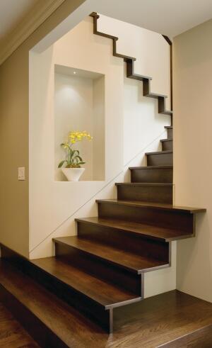 The homeowners often entertain, so the lower steps are designed as a type of landing where guests can sit. The stairs narrow after the fifth step, which, the designer says, helps to delineate public from private space.