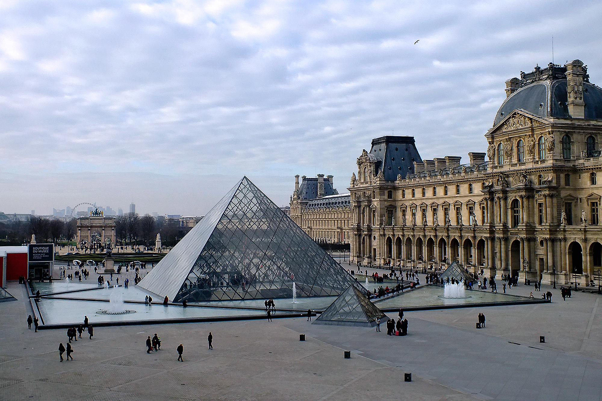 Pyramide Du Louvre 2025 Louvre Avant La Pyramide SUJL