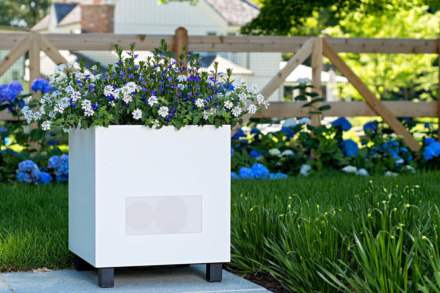 PlanterSpeakers Offers New Metropolitan Design in Outdoor Speaker Line Pool & Spa News